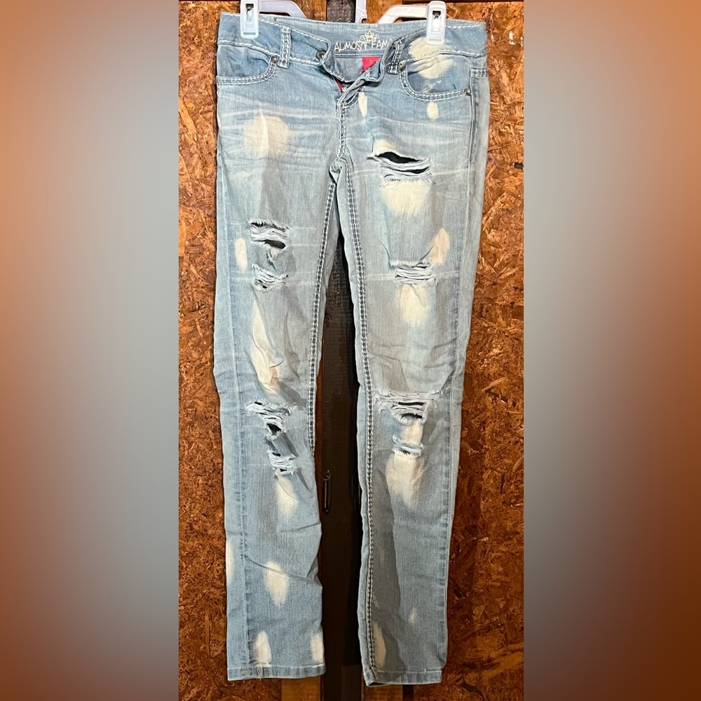 Almost famous size 3 junior blue jeans